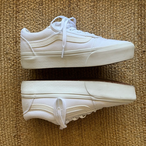 Women’s White Vans- Low Top Ward Sneaker - Picture 5 of 9